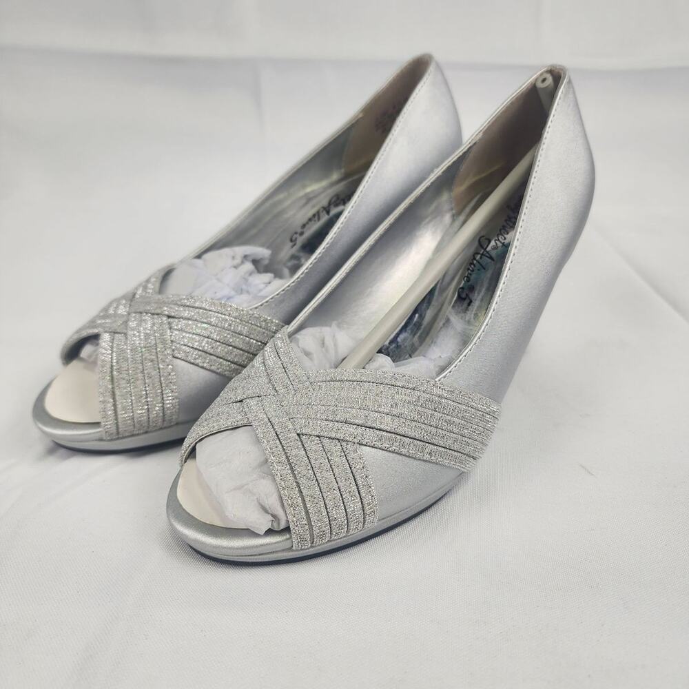 Easy Street Women's Lavish Silver Satin Glitter Peep Toe Block Heel Pumps 6.5 M
